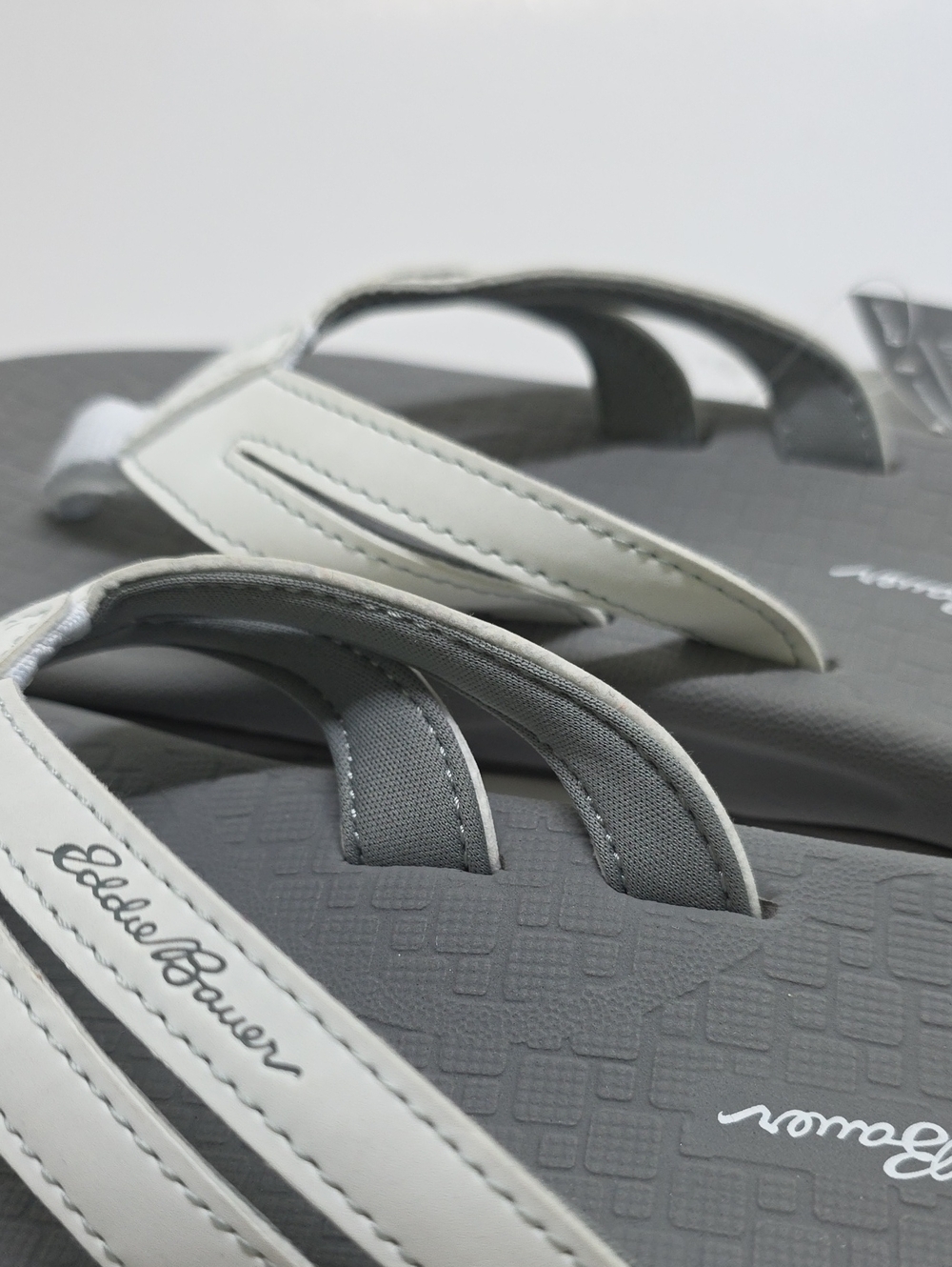 NWT Eddie Bauer White Faux Leather Flip Flops Slip On Womens 6 - Picture 9 of 14